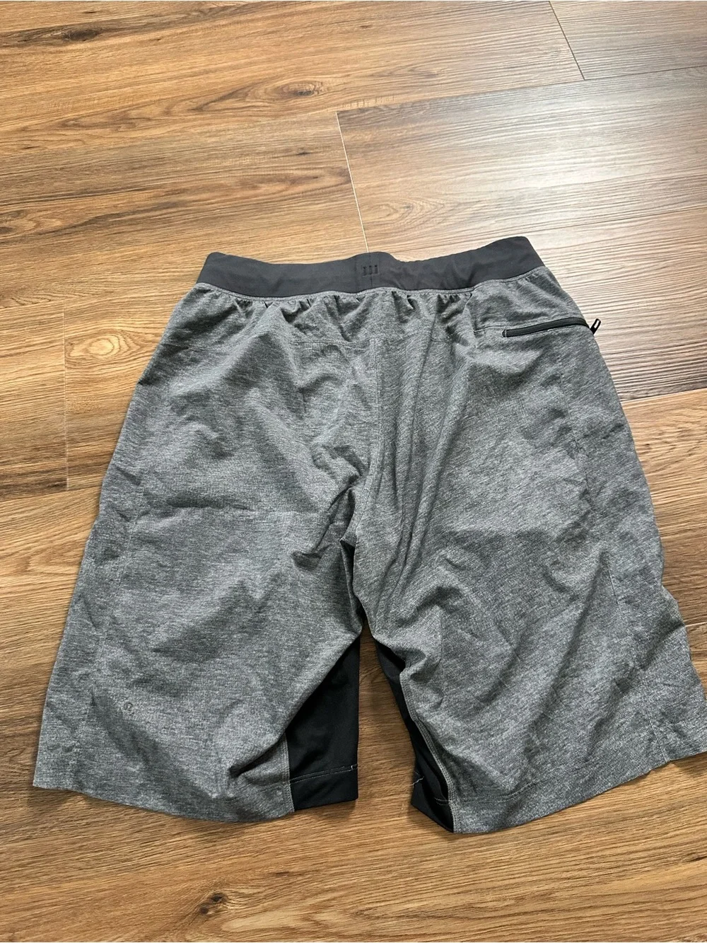 Lululemon T.H.E. Shorts Mens Medium Heather Gray Linerless 11 Inch Gym Athletic